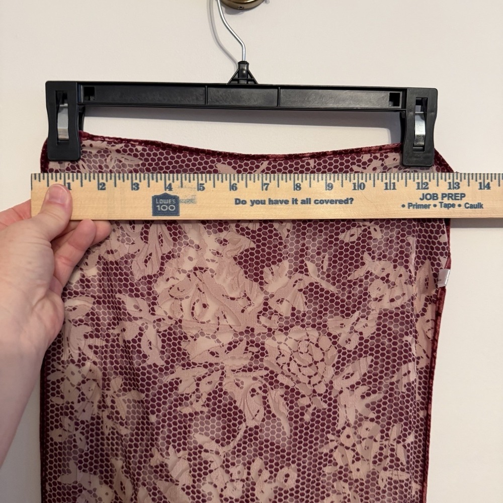 Reversible Floral scarf Burgundy/Beige Viscose Nylon Dry Clean Only - Picture 9 of 12